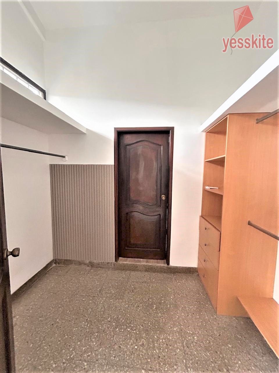 Closet1